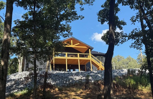 Cadiz House | “Home On The Hill"nnThis new vacation rental will not disappoint! Lake front!