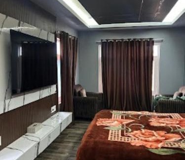 Brein Hotel | Home sleeper Homestay , Srinagar