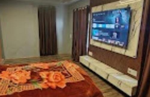 Brein Hotel | Home sleeper Homestay , Srinagar
