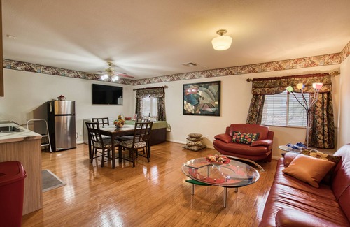 Enterprise House | home/suite 3 bedrooms, office, pool in perfect location