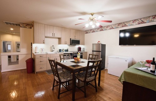 Enterprise House | home/suite 3 bedrooms, office, pool in perfect location