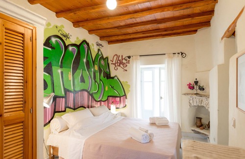 Ano Siros House | Home with character and a great view!