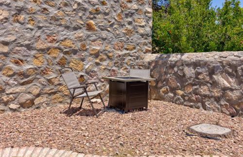 El Paso House | Home with Mountain View/Pool/Tub