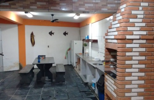 Mongagua House | Home with pool and games room, airy and comfortable, close to the beach.