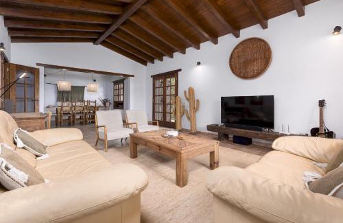 Puerto del Rosario Villa | Home2Book Serenity Villa with Private Pool