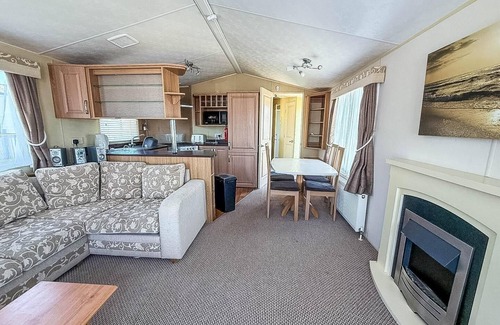 Walton on the Naze House | Homely 8 berth caravan near to the beach in Walton-on-the-Naze ref 17157P