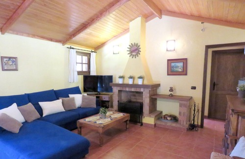 San Bartolome de Tirajana Villa | Homerez - Villa 15 km away from the beach for 4 ppl. with garden and terrace