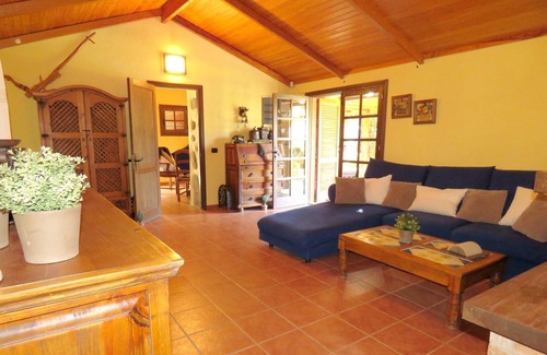 San Bartolome de Tirajana Villa | Homerez - Villa 15 km away from the beach for 4 ppl. with garden and terrace