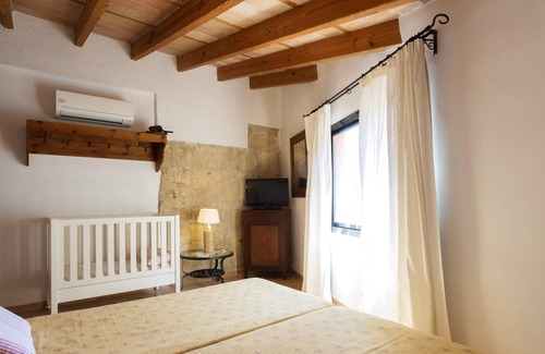 Urbanitzacio Gotmar Apartment | Homerez - Amazing appartement for 8 ppl. with shared pool and garden at Pollença