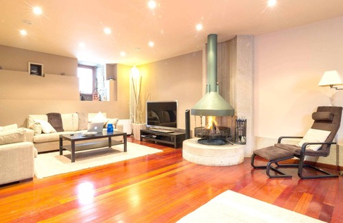 San Cibran House | Homerez - Big house 8 km away from the beach with swimming-pool, jacuzzi and spa