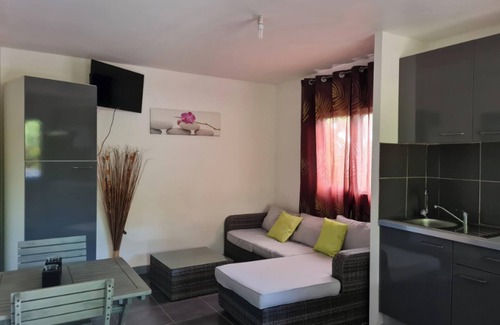 Le Moule House | Homerez - Bungalow in Le Moule