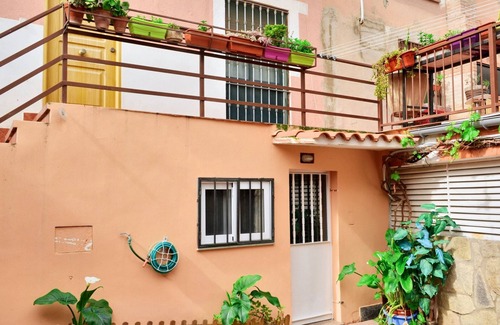 Distrito Centro-Casco-Antiguo Apartment | Homerez - Comfortable apartment in Cáceres - 55 m² - Welcoming terrace