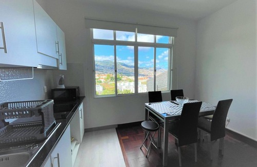 Santo Antonio House | Homerez - Cozy House in Funchal with Sea View