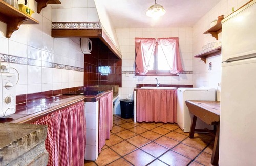 Caravaca de la Cruz House | Homerez - House with Jacuzzi and Mountain Views in Noguericas