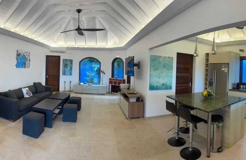 Mont Jean Villa | Homerez - Modern Villa with Pool in Marigot - 100 m²