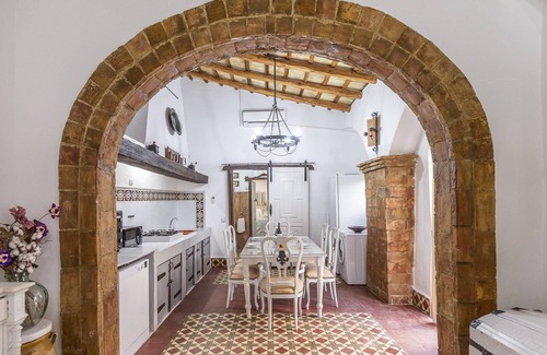 Penaflor Villa | Homerez - Villa for 8 ppl. with swimming-pool, garden and terrace at Peñaflor