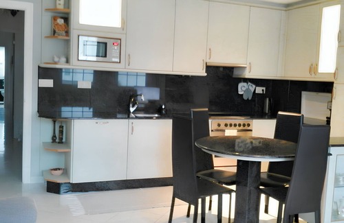 La Coruna Apartment | Homerez - Well-equipped Apt in A Coruña