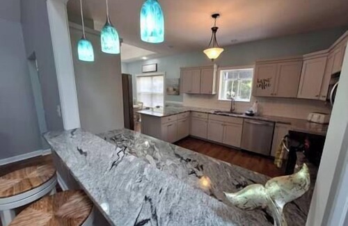 Foley House | Homerun Hideaway! Beach/OWA/Sports/Shopping