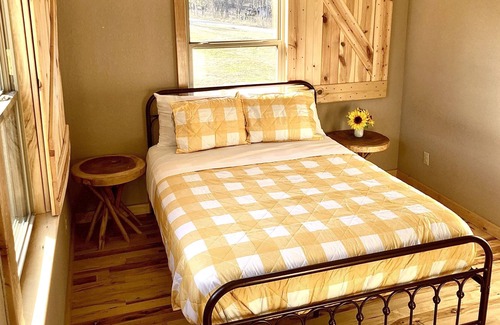 Newnata Cabin | Homestead cabin on the hill