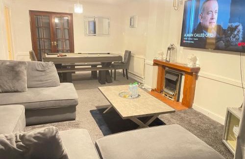 Leicester Villa | Hometel Digs Baby Mansion Can Sleep 18