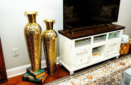 Broussard Apartment | Hometown Hideaway King Ste 6 mi to Sports Complex