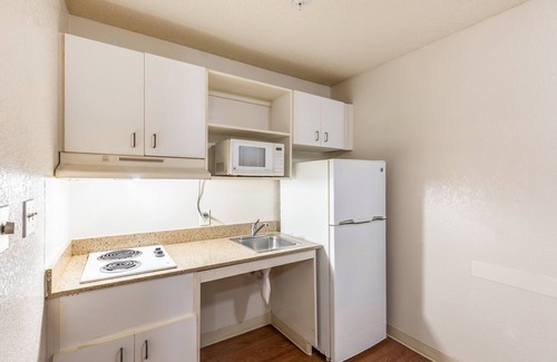 Casselberry Hotel | HomeTowne Studios by Red Roof Orlando - Casselberry