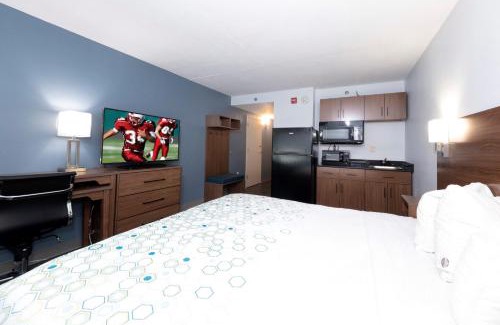 LaGrange Hotel | HomeTowne Studios by Red Roof LaGrange