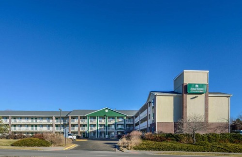 Thornton Hotel | HomeTowne Studios by Red Roof Denver - Thornton