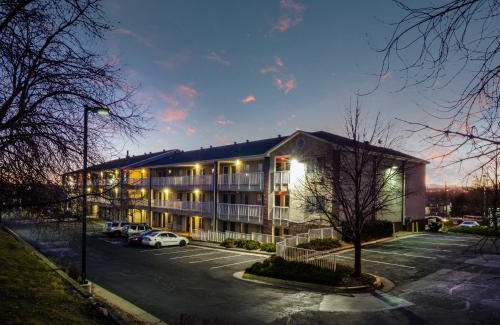 Thornton Hotel | HomeTowne Studios by Red Roof Denver - Thornton