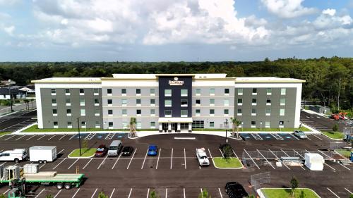 Bearss Plaza Hotel | HomeTowne Studios by Red Roof Tampa - Airport