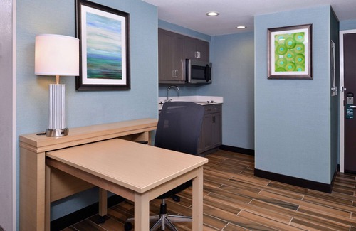 Des Moines Hotel | Homewood Suites by Hilton Des Moines Airport