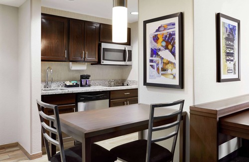 Champaign Hotel | Homewood Suites by Hilton Champaign-Urbana