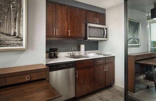 Teaneck Hotel | Homewood Suites by Hilton Teaneck Glenpointe