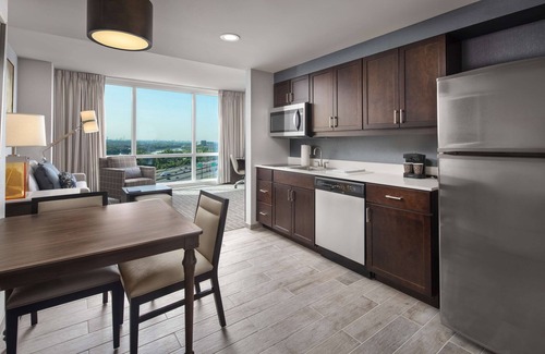 Teaneck Hotel | Homewood Suites by Hilton Teaneck Glenpointe