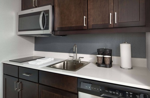 Teaneck Hotel | Homewood Suites by Hilton Teaneck Glenpointe
