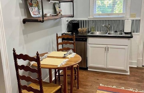 Greater Belhaven Apartment | Homey 1 BR unit across from Belhaven Town Center
