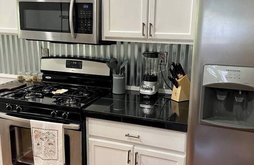 Greater Belhaven Apartment | Homey 1 BR unit across from Belhaven Town Center