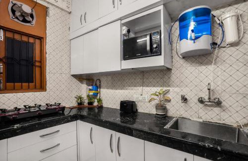 Dilshad Garden Apartment | Homlee-Luxurious 2BHK-Dilshad Metro- Ground Floor