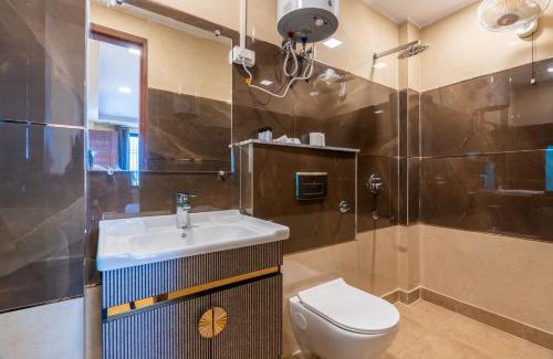 Dariyaganj Apartment | Homlee-Value 1 BR-Central Delhi-terrace-view-lift