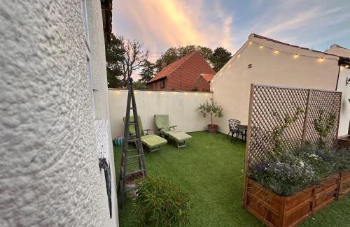 East Drayton Apartment | Honey Cottage behind Wilmot House