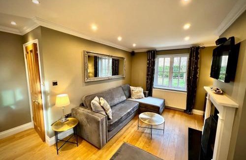 Cambridge House | Honey Hill Cottage - 4 Bedroom Detached House