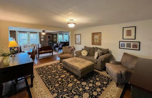 Horse Shoe House | Honeybee Hideout