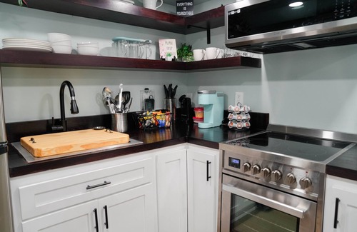 Franklinton House | Honeycomb Hideout - Private Hot Tub, Spacious Private Backyard & Fire Pit!