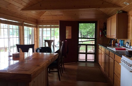 Outing Cabin | HONEYMOON CABIN FOR RENT ON BEAUTIFUL LAKE ROOSEVELT.