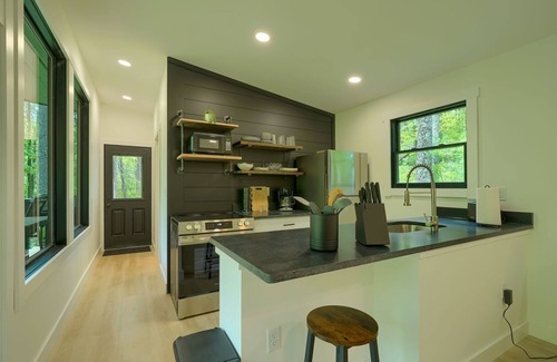 Sugar Grove Cabin | Honeymoon Hollow Cabin ~ Modern Meets Nature