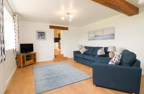 Barnstaple House | Honeysuckle Cottage