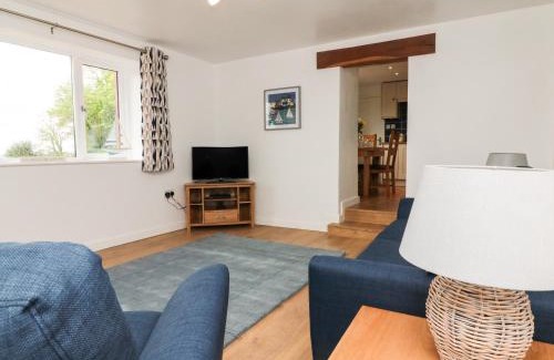 Barnstaple House | Honeysuckle Cottage