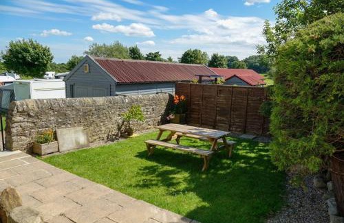 Richmond Apartment | Honeysuckle Cottage