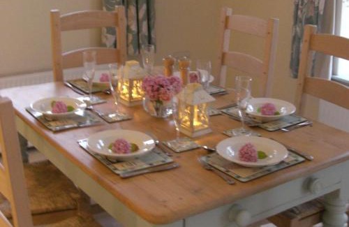 Oasby House | Honeysuckle Cottage