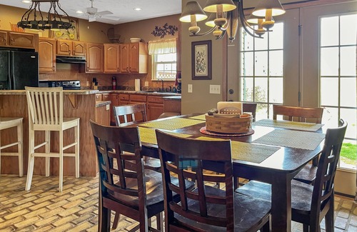 Nixa House | Honeysuckle House: Foseball, Firepit, Porch Swing, Groups